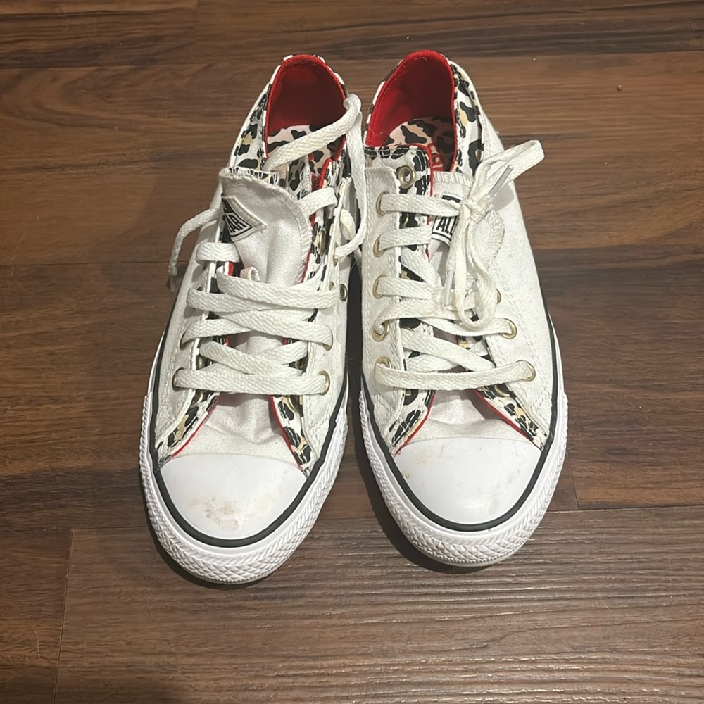 Leopard converse